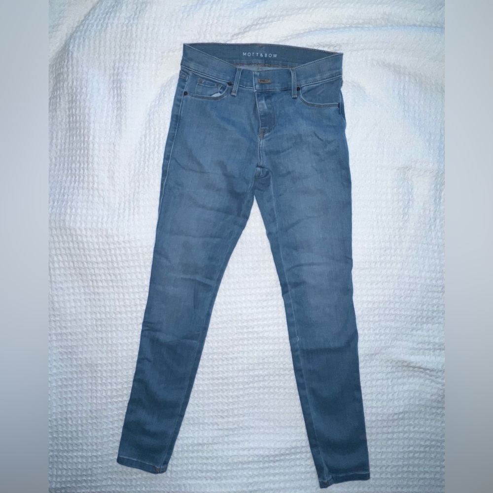 NWOT - Mott & Bow - MID RISE SKINNY JANE JEANS - 24 - light wash
